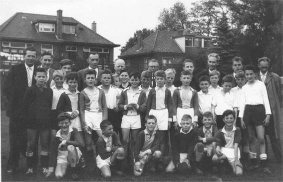 groepsfoto juni 1961.jpg